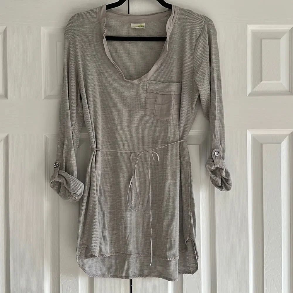 Porridge Anthropologie Women’s Grey Long Tie Waist Shirt Size M